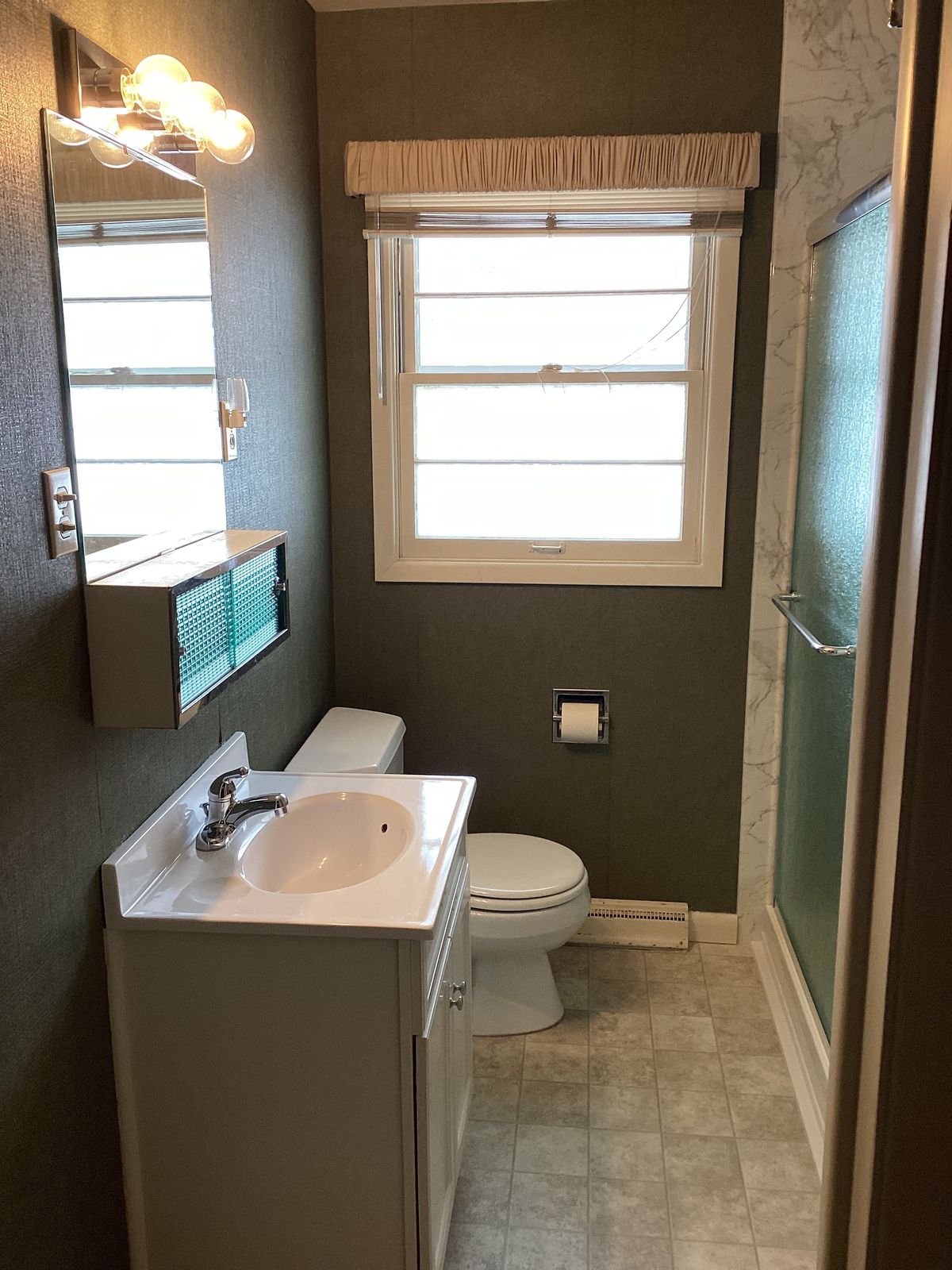 Outdated bathroom before remodeling